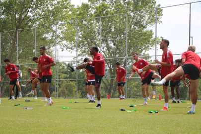 Pendikspor Teknik Direktörü Özköylü: Süper Lig'e tekrar dönebilmek için yarışın içinde olacağız