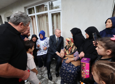 Cumhurbaşkanı Erdoğan'dan memleketi Rize'de komşu ziyareti