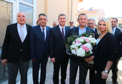 Özgür Özel: Garibandan oy alarak geldiler, şimdi köylüye dönüp bakmıyorlar