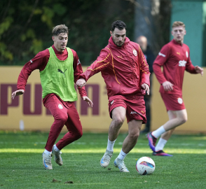 Galatasaray'da Osimhen’in doğum günü kutlandı