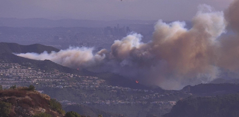 Los Angeles'ta yangın: Binlerce kişi tahliye edildi - (Görüntü eklendi)