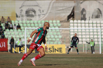 Karşıyaka'da İshak'ın özlemi bitti