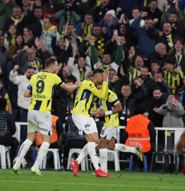 Fenerbahçe, Göztepe’yi 9 dakikada bulduğu 3 golle geçti